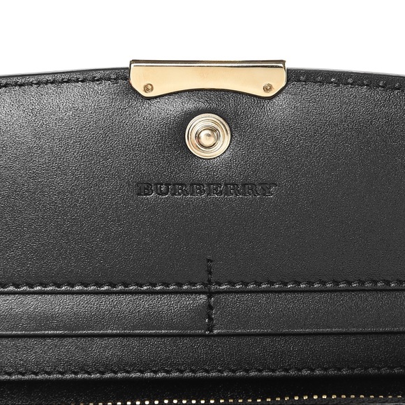 BURBERRY Embossed Check Signature Grain Porter - Picture 6 of 8